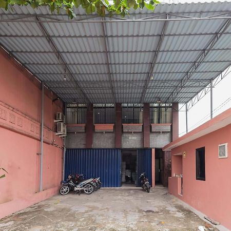 Hotel Reddoorz Syariah Near Stasiun Karet à Jakarta Extérieur photo