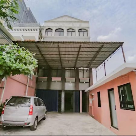 Hotel Reddoorz Syariah Near Stasiun Karet à Jakarta Extérieur photo