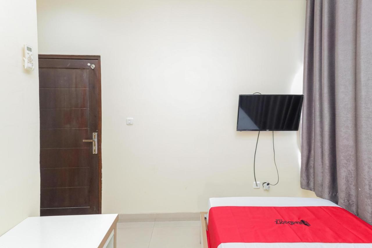 Hotel Reddoorz Syariah Near Stasiun Karet à Jakarta Extérieur photo