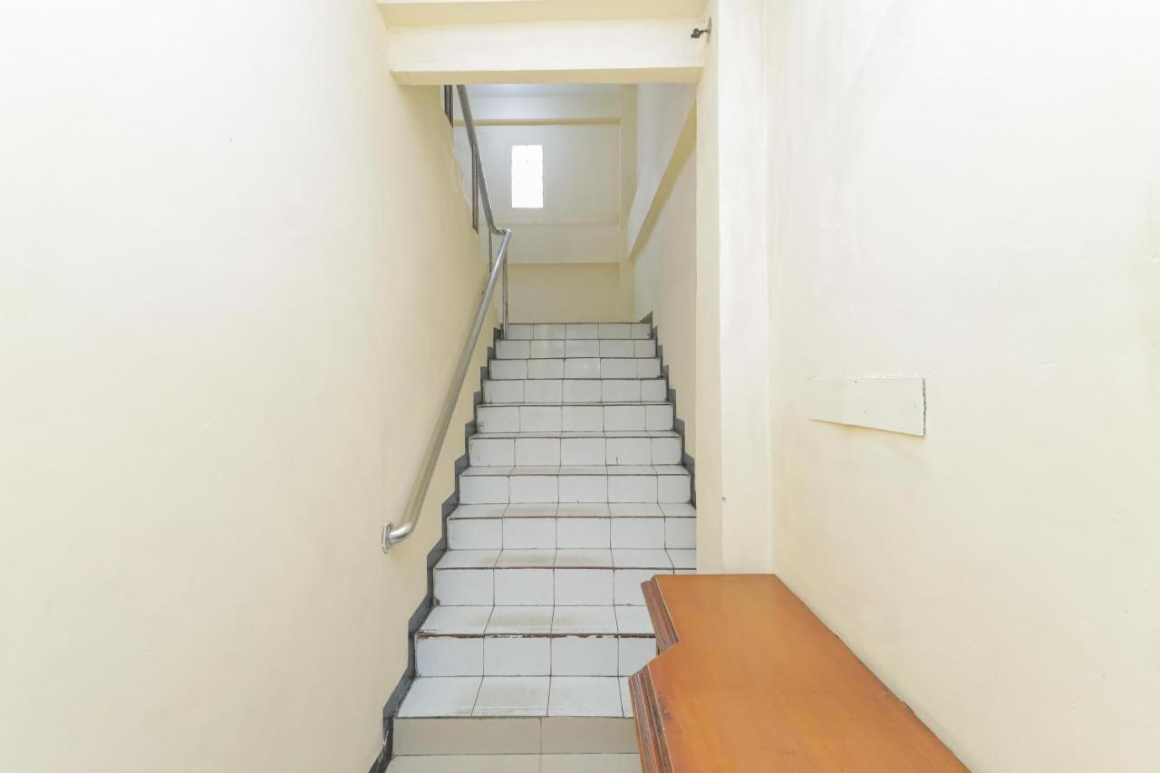 Hotel Reddoorz Syariah Near Stasiun Karet à Jakarta Extérieur photo