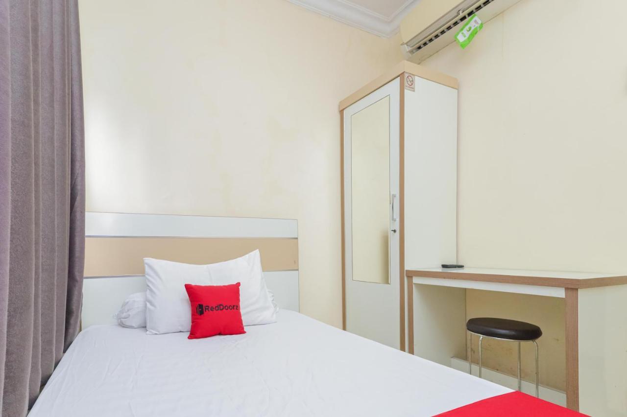 Hotel Reddoorz Syariah Near Stasiun Karet à Jakarta Extérieur photo