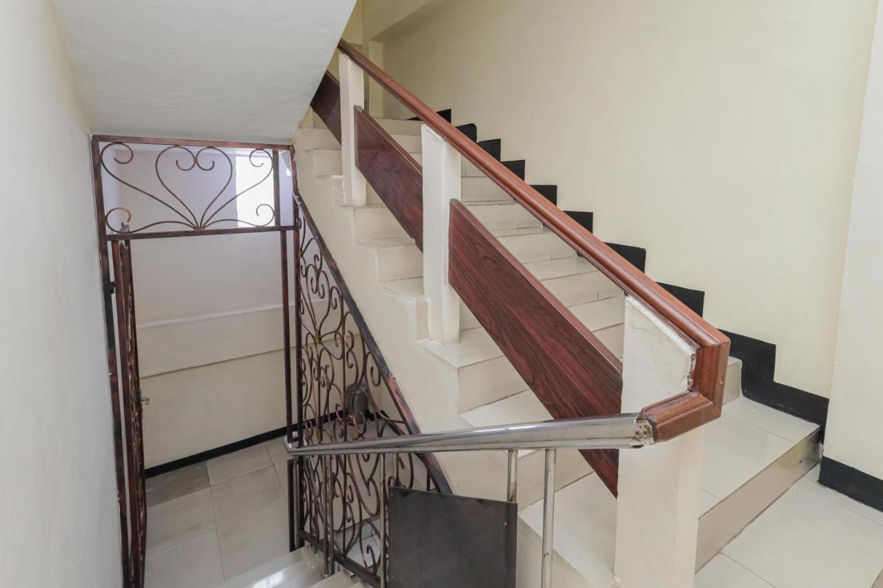 Hotel Reddoorz Syariah Near Stasiun Karet à Jakarta Extérieur photo